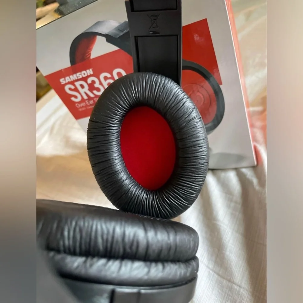 New Over Ear Headphones - Picture 3 of 4